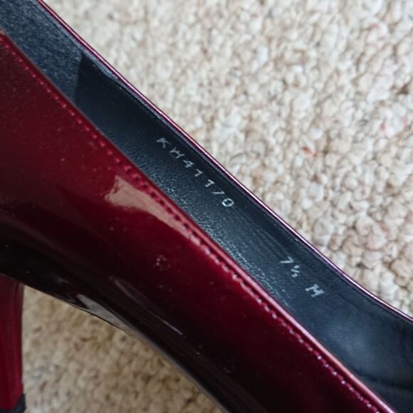 Stuart Weitzman Burgundy Patent Leather Round Toe Pumps Size 7.5M - Picture 9 of 13